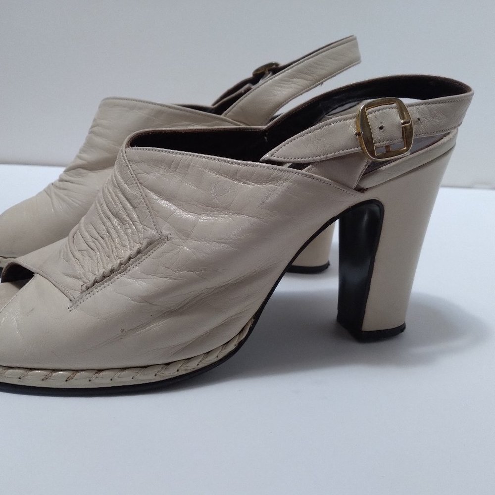 1970's Guild House cream leather shoes 3.5" heel, peep-toe, size 7M